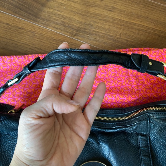 [Tory Burch] Amanda Black Leather Hobo Bag - Picture 5 of 9